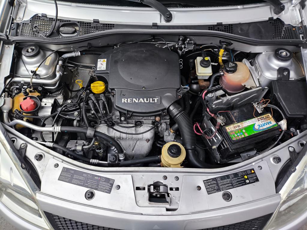 RENAULT Sandero - Foto