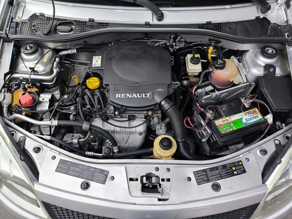 RENAULT Sandero - Foto