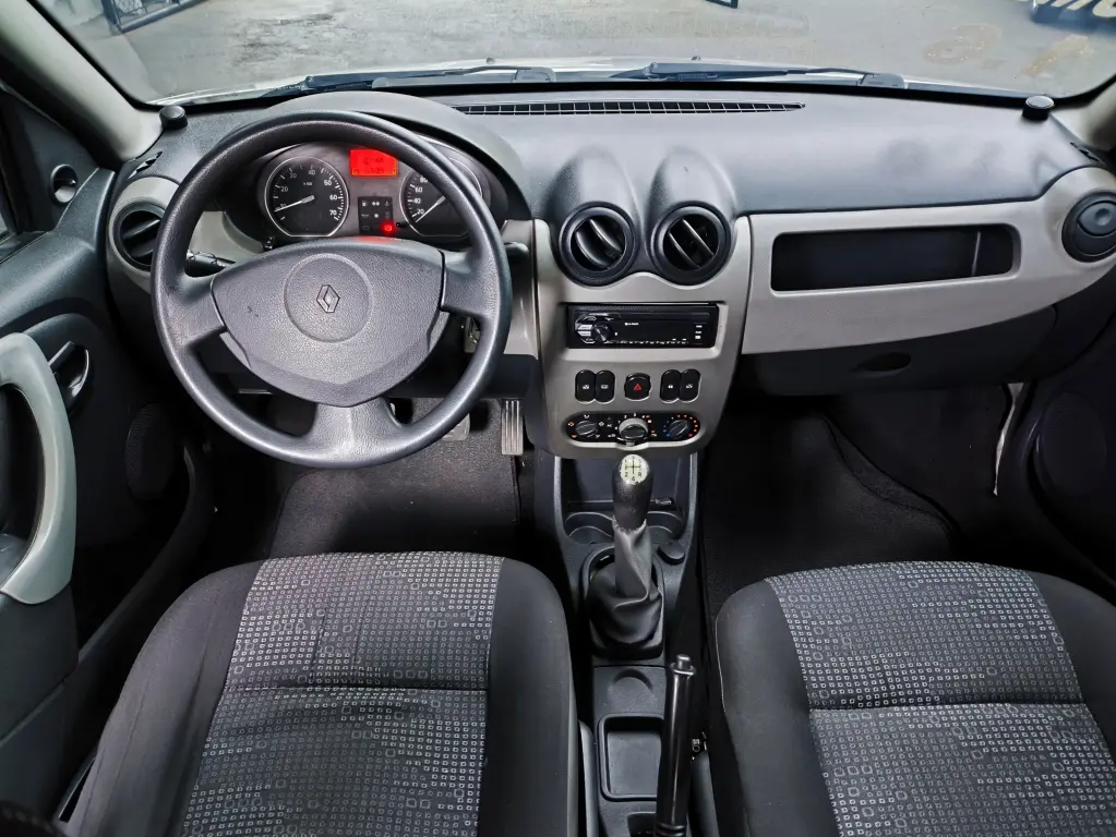 RENAULT Sandero - Foto