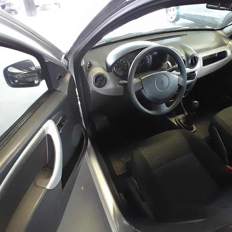 RENAULT Sandero - Foto