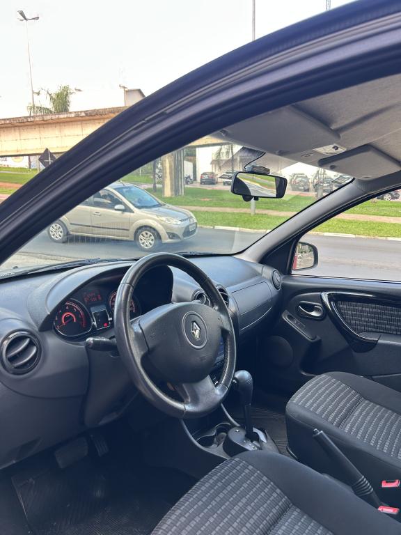 RENAULT Sandero - Foto