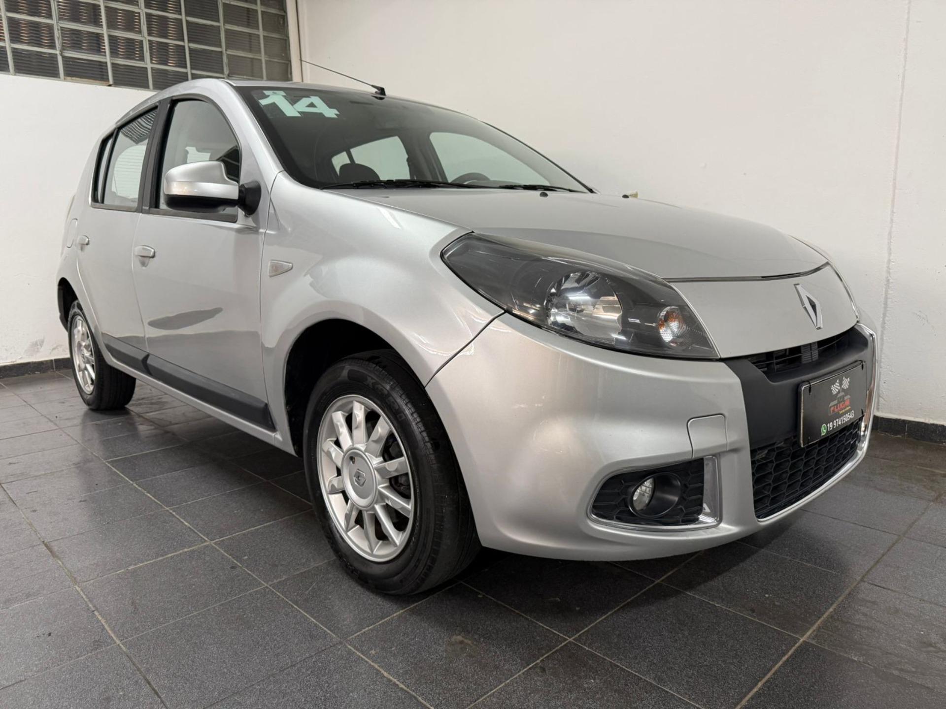 RENAULT Sandero - Foto