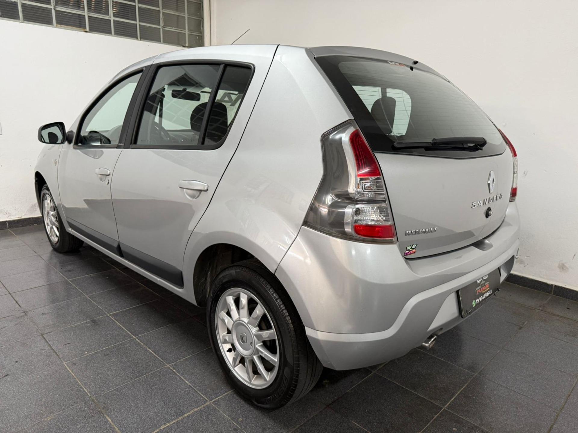 RENAULT Sandero - Foto