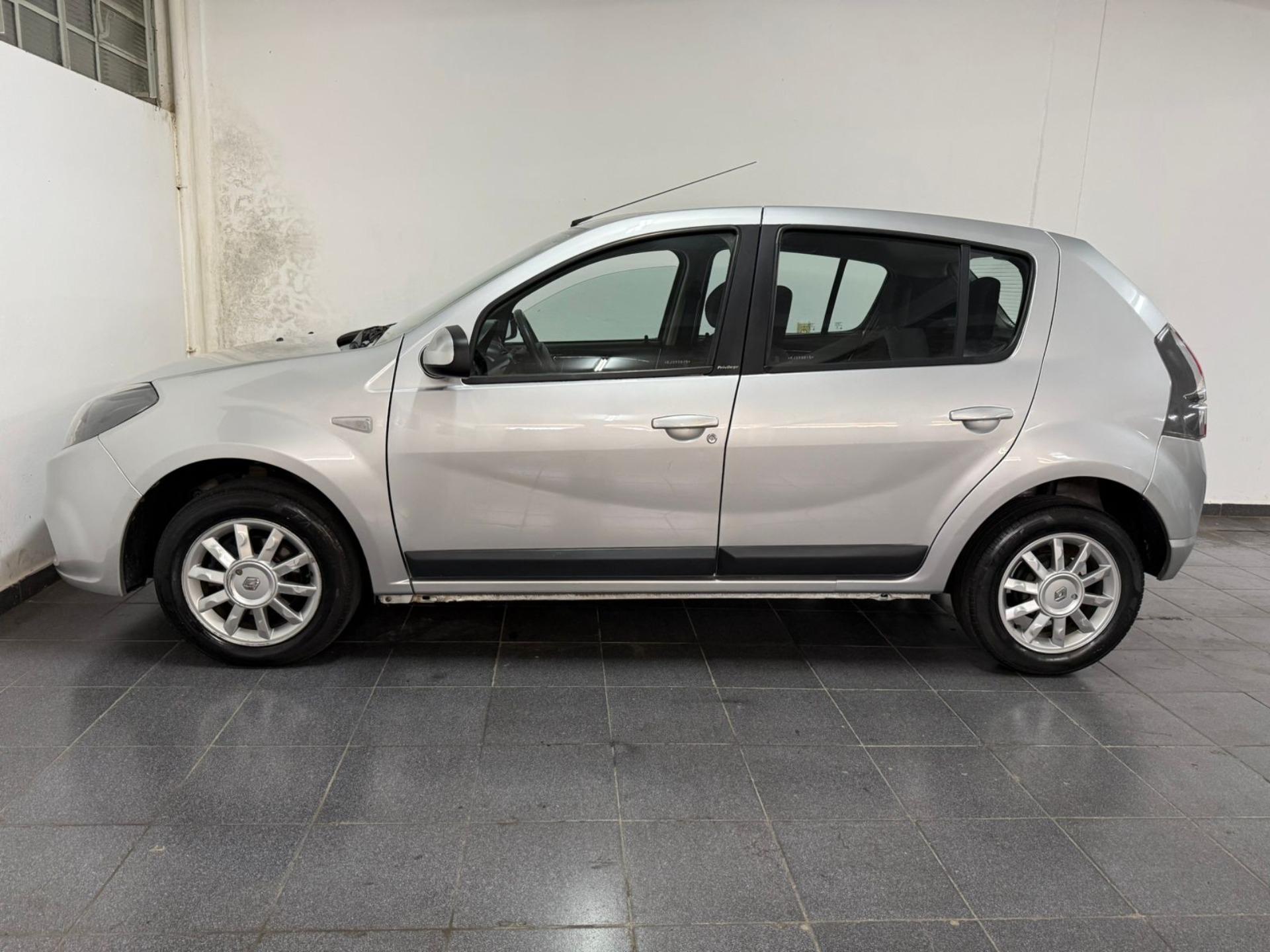 RENAULT Sandero - Foto