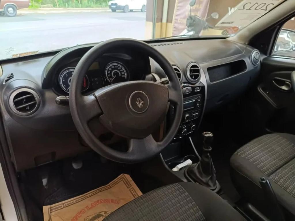 RENAULT Sandero - Foto