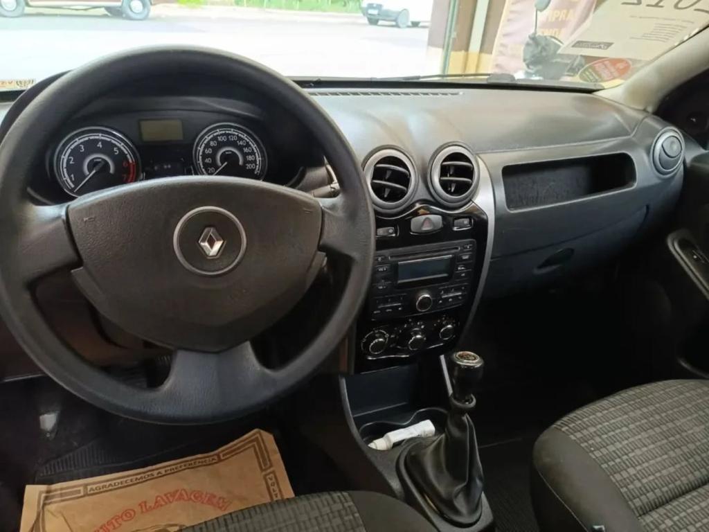 RENAULT Sandero - Foto