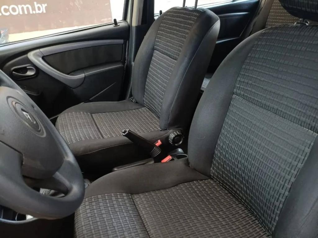 RENAULT Sandero - Foto