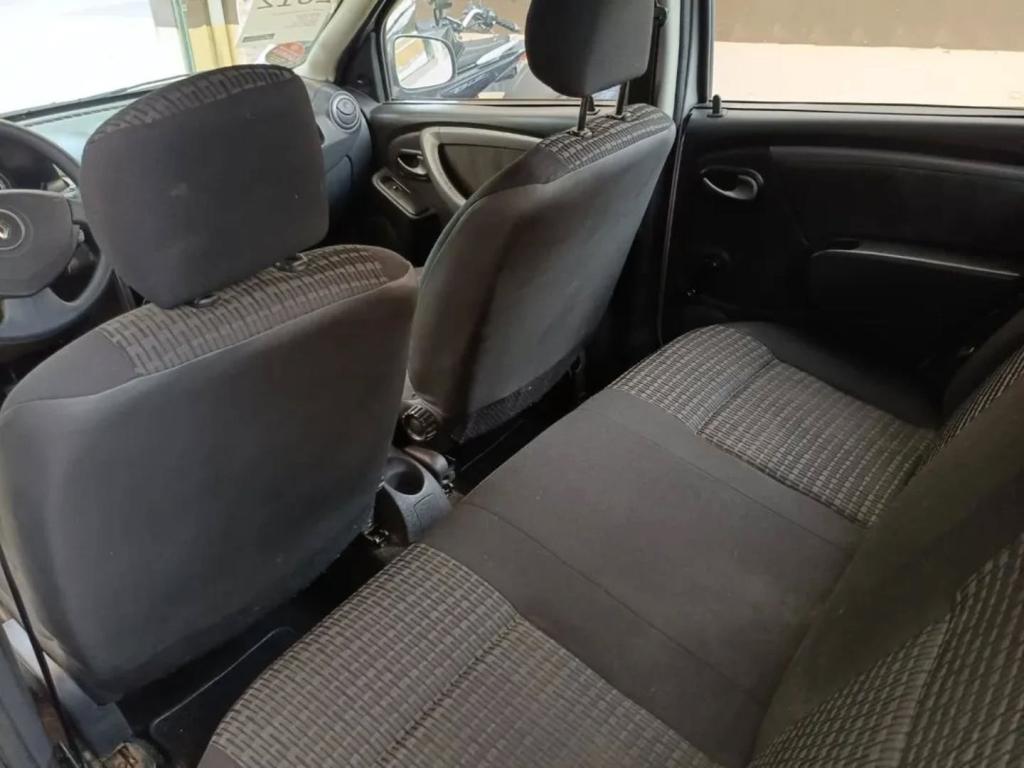 RENAULT Sandero - Foto