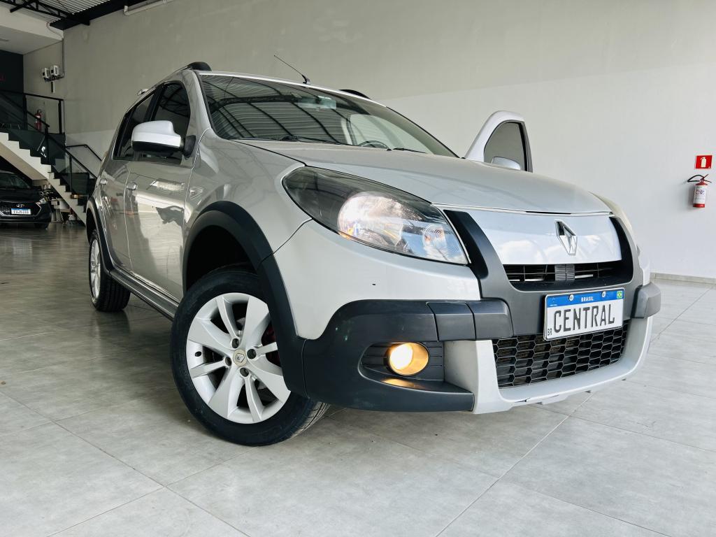 RENAULT Sandero - Foto