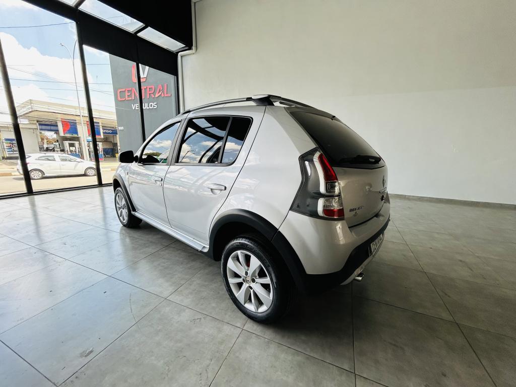 RENAULT Sandero - Foto