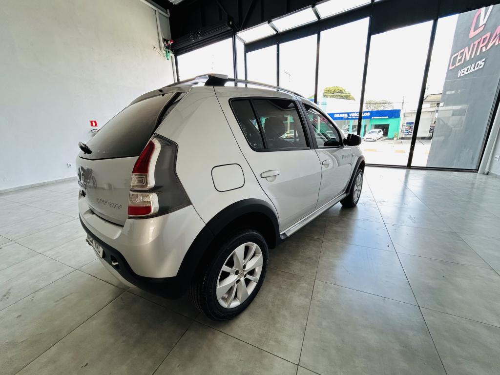 RENAULT Sandero - Foto