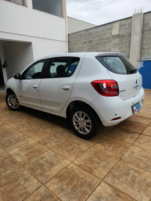 RENAULT Sandero - Foto