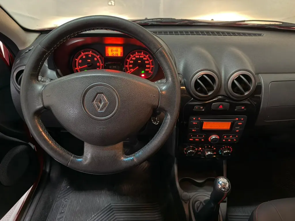 RENAULT Sandero - Foto