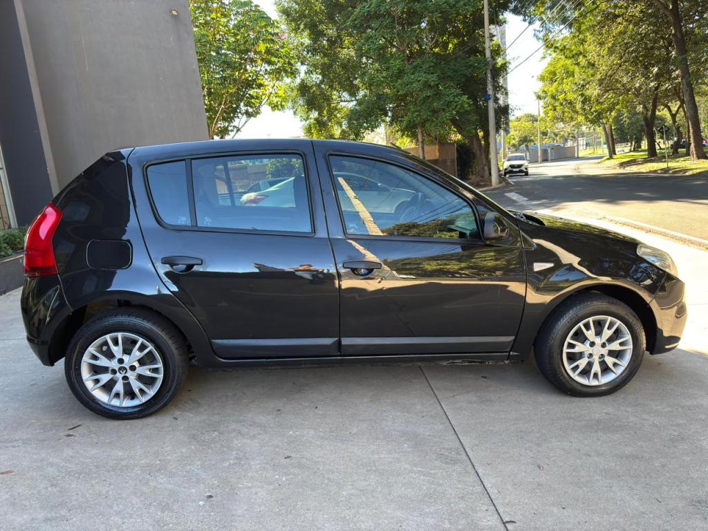 RENAULT Sandero - Foto