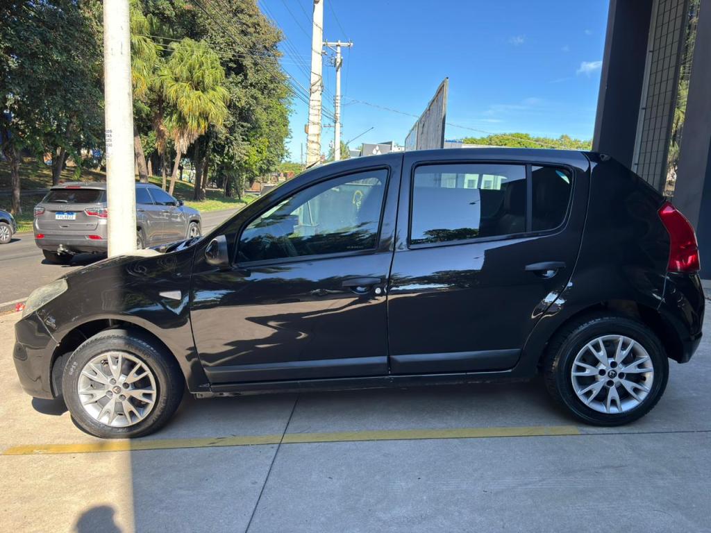 RENAULT Sandero - Foto