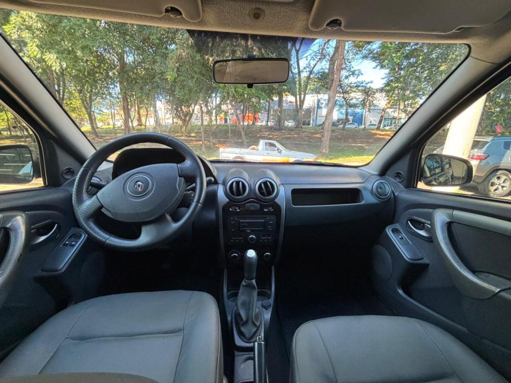 RENAULT Sandero - Foto