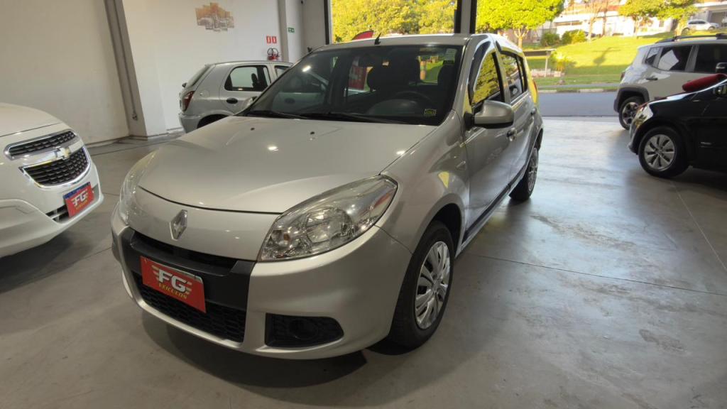 RENAULT Sandero - Foto