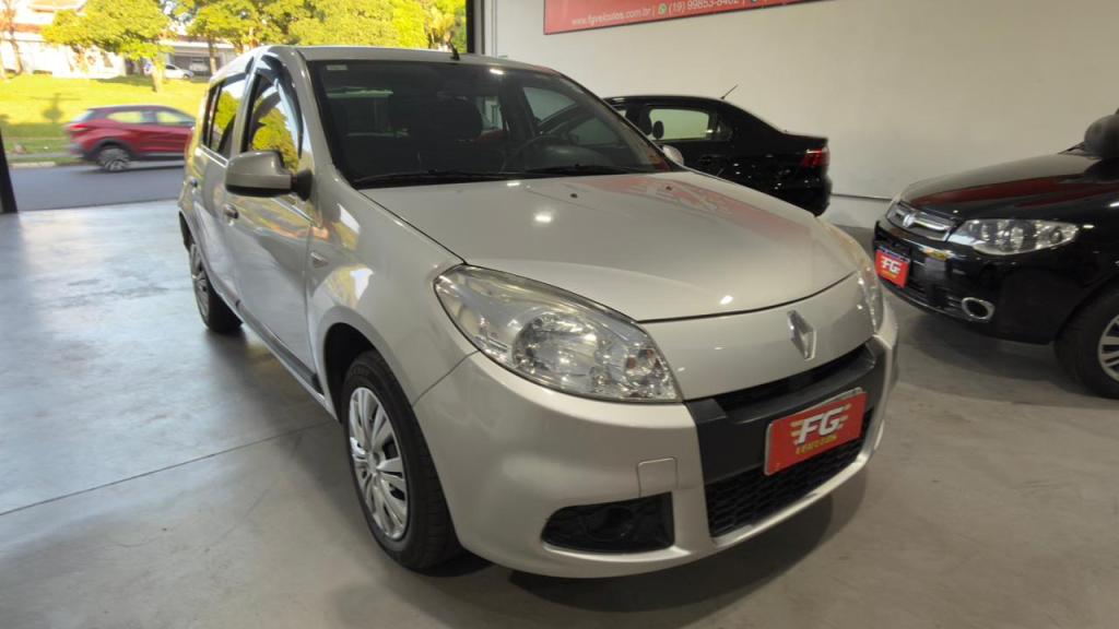 RENAULT Sandero - Foto