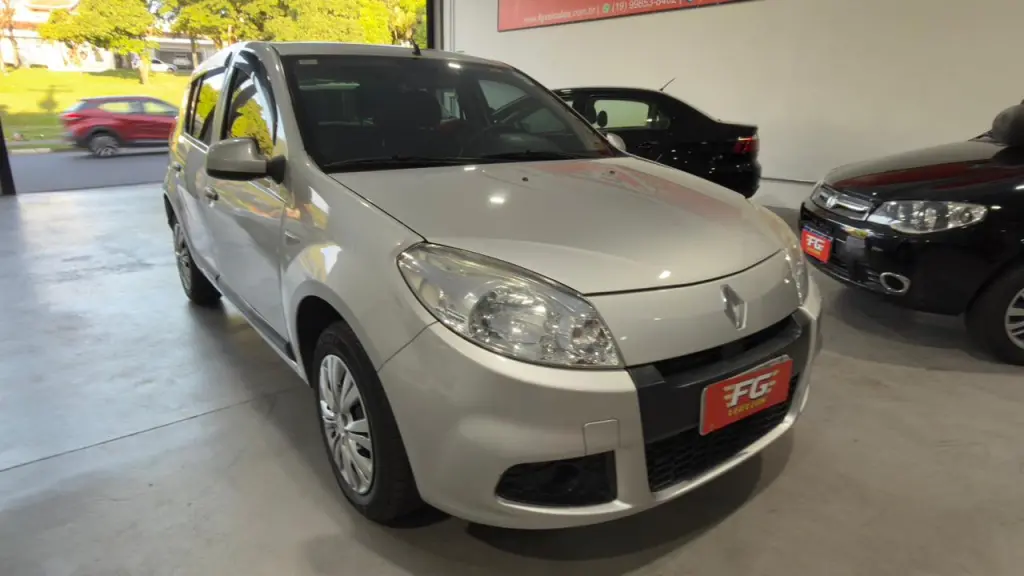 RENAULT Sandero - Foto