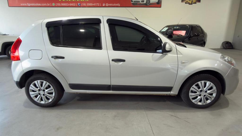 RENAULT Sandero - Foto
