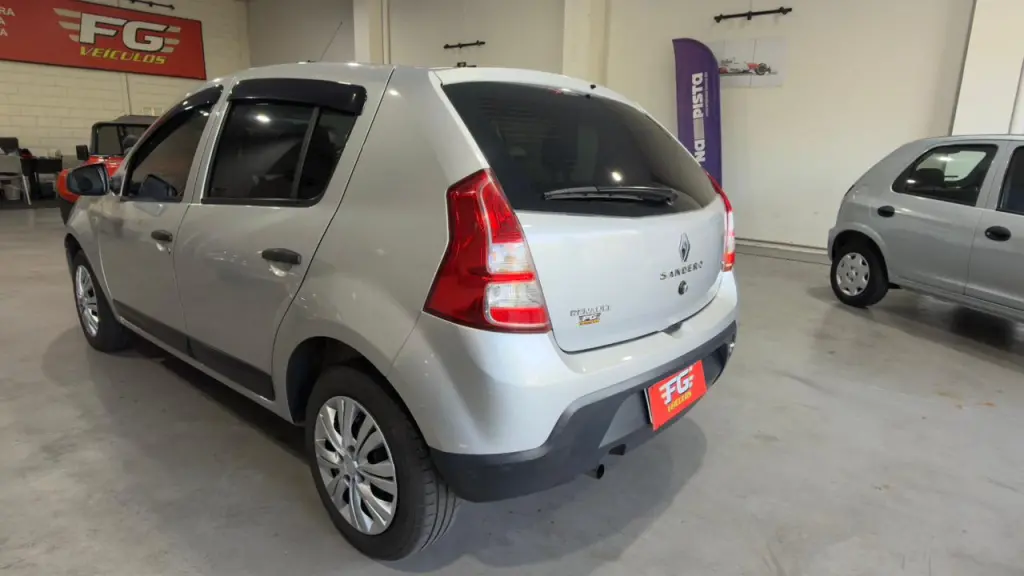 RENAULT Sandero - Foto