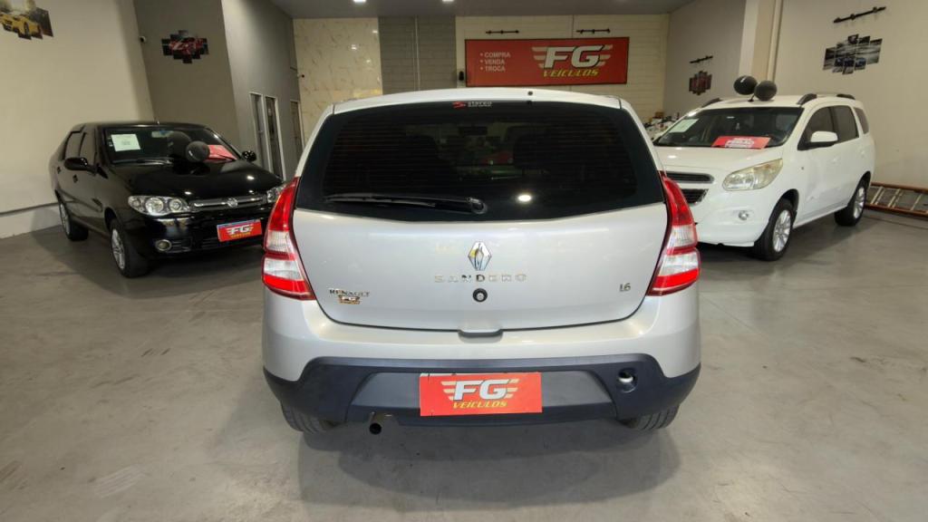 RENAULT Sandero - Foto