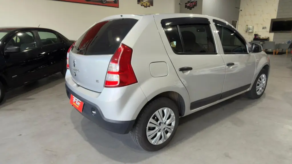 RENAULT Sandero - Foto