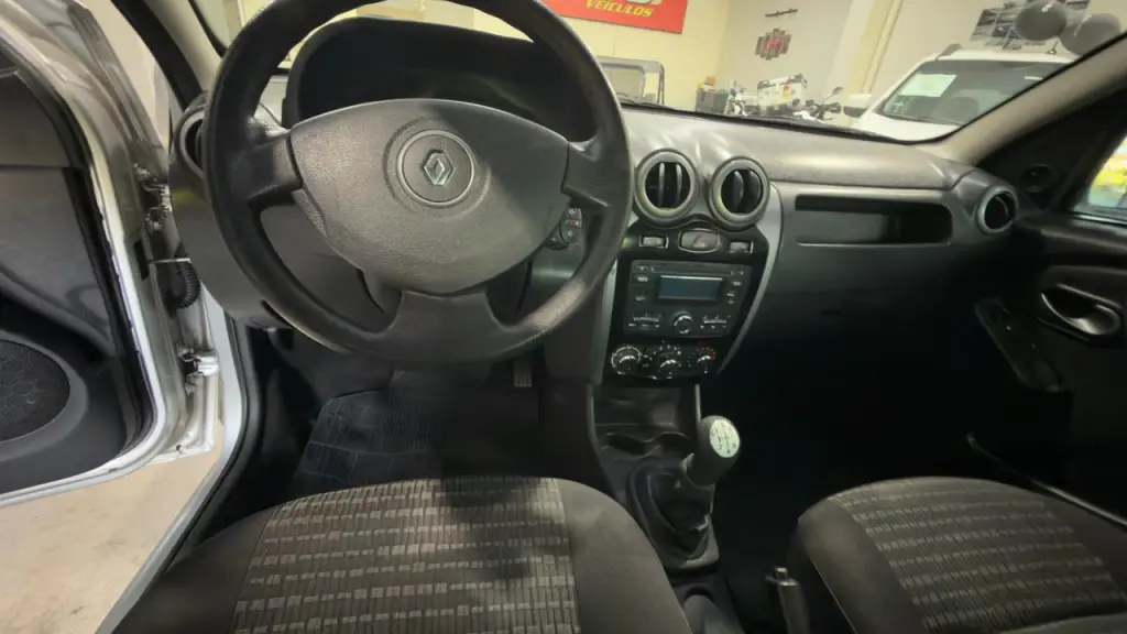 RENAULT Sandero - Foto
