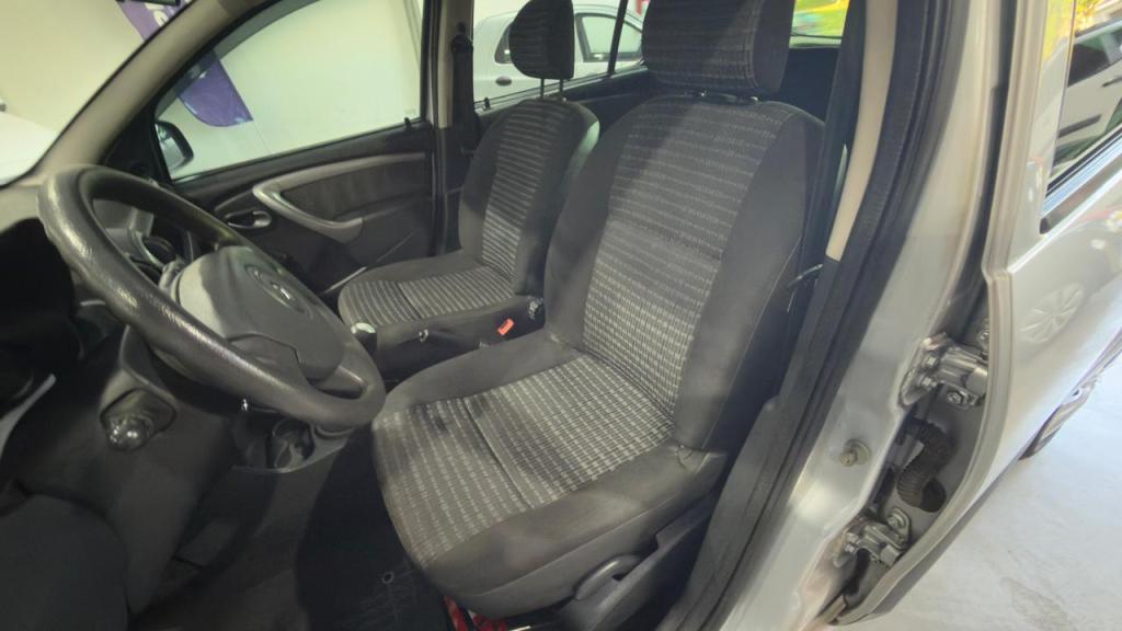 RENAULT Sandero - Foto