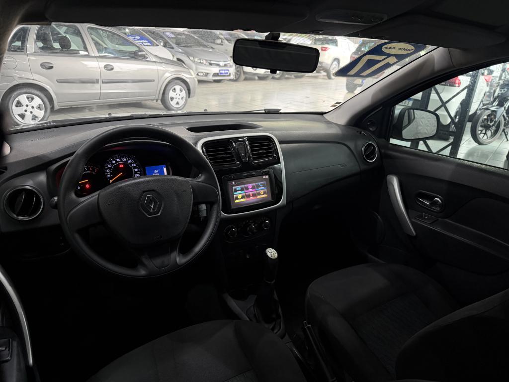 RENAULT Sandero - Foto