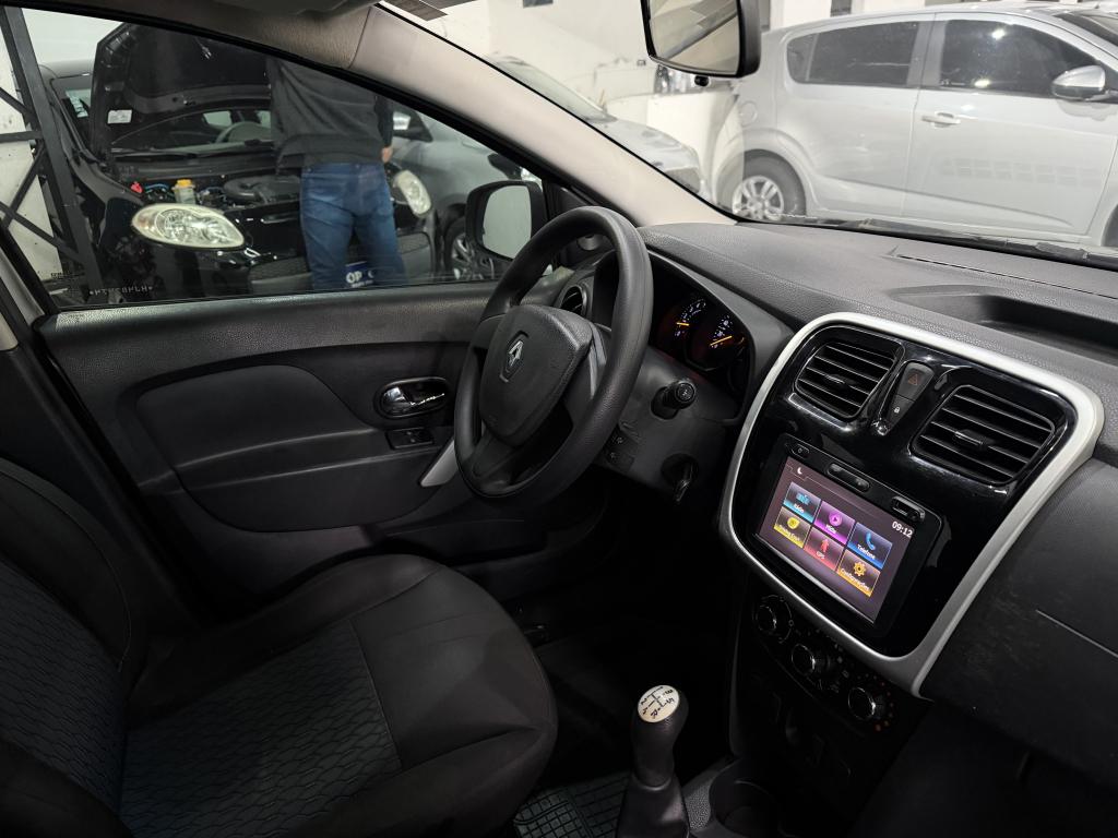 RENAULT Sandero - Foto
