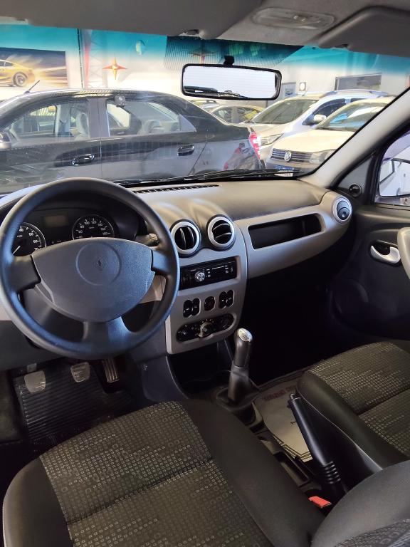 RENAULT Sandero - Foto