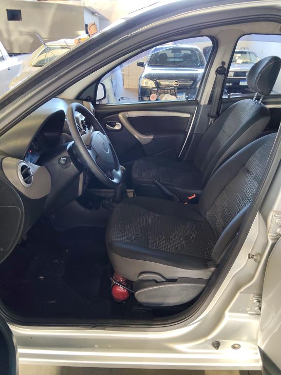 RENAULT Sandero - Foto