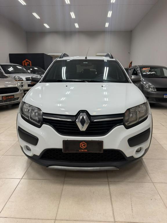 RENAULT Sandero - Foto