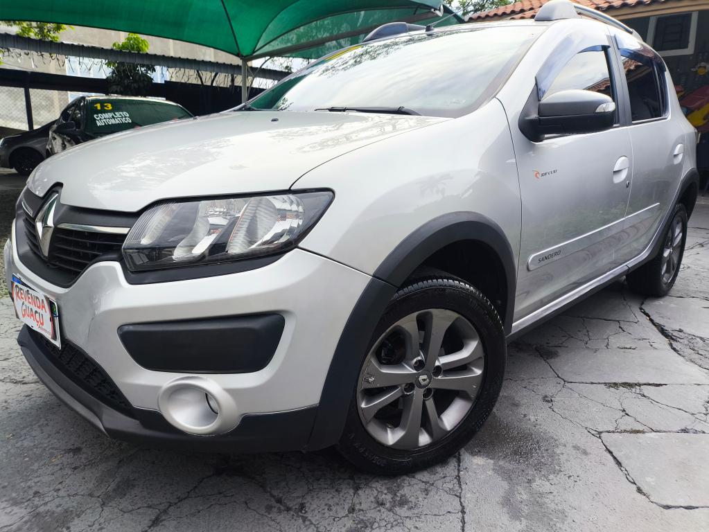 RENAULT Sandero - Foto