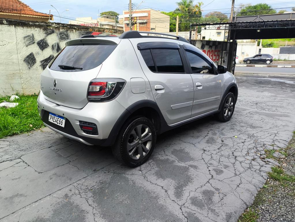 RENAULT Sandero - Foto