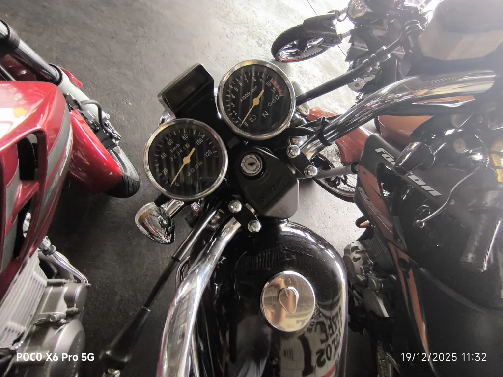 SUZUKI Intruder 125 - Foto