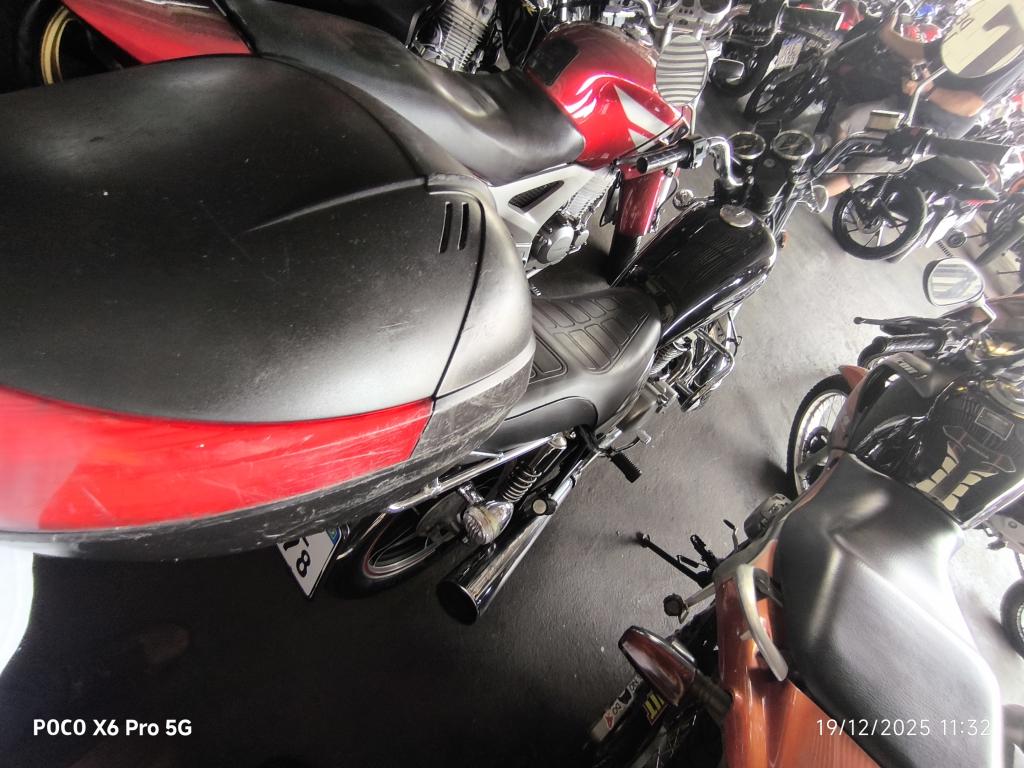 SUZUKI Intruder 125 - Foto