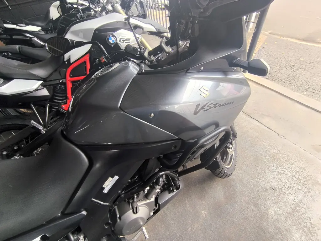 SUZUKI V-Strom DL 1000 - Foto