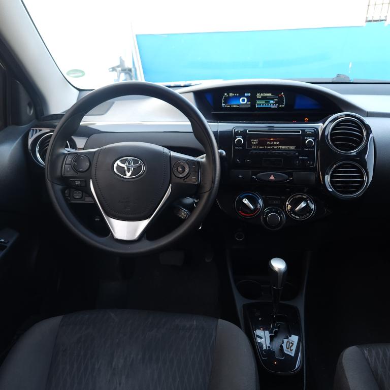 TOYOTA Etios Hatch - Miniatura