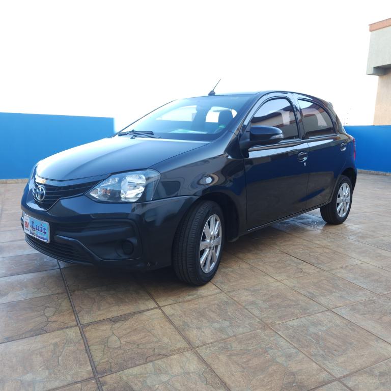 TOYOTA Etios Hatch - Foto