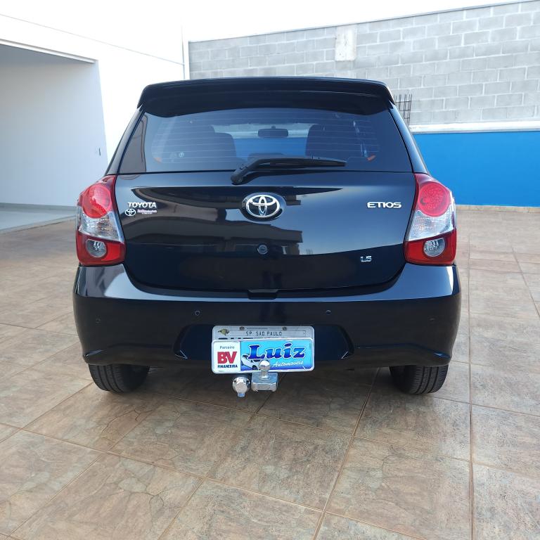 TOYOTA Etios Hatch - Foto