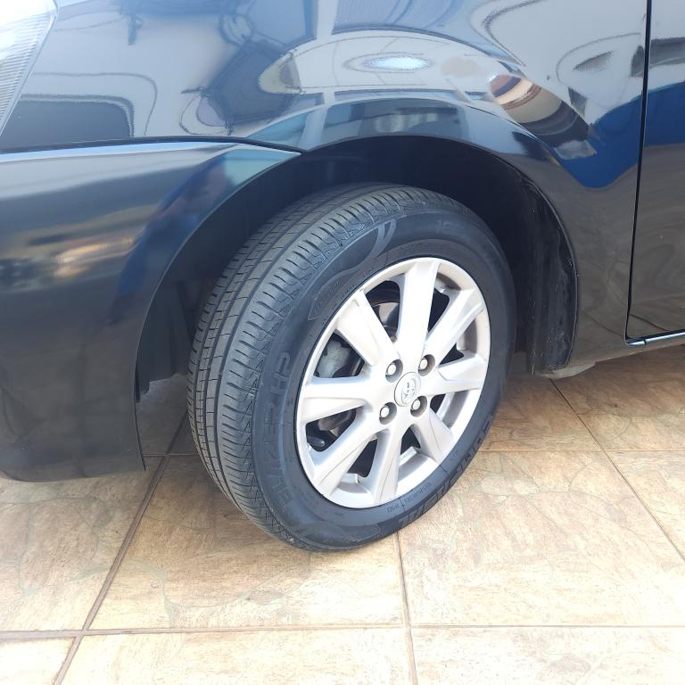 TOYOTA Etios Hatch - Foto