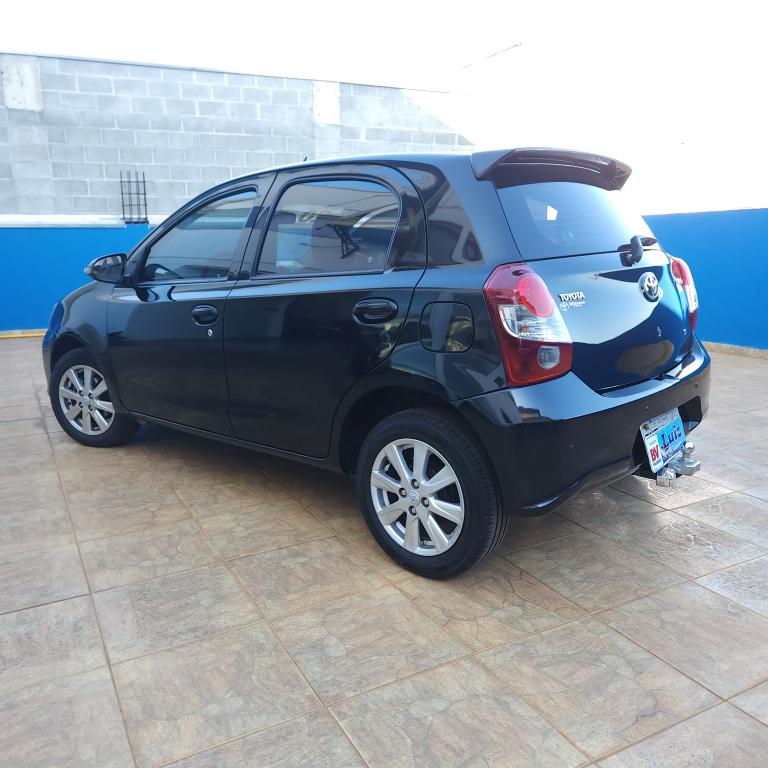 TOYOTA Etios Hatch - Foto