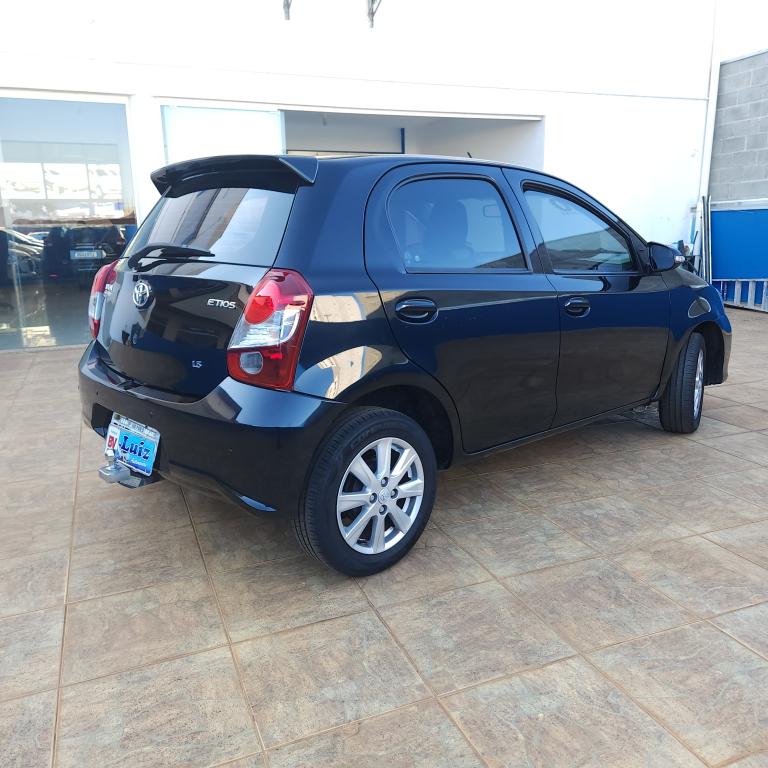 TOYOTA Etios Hatch - Miniatura