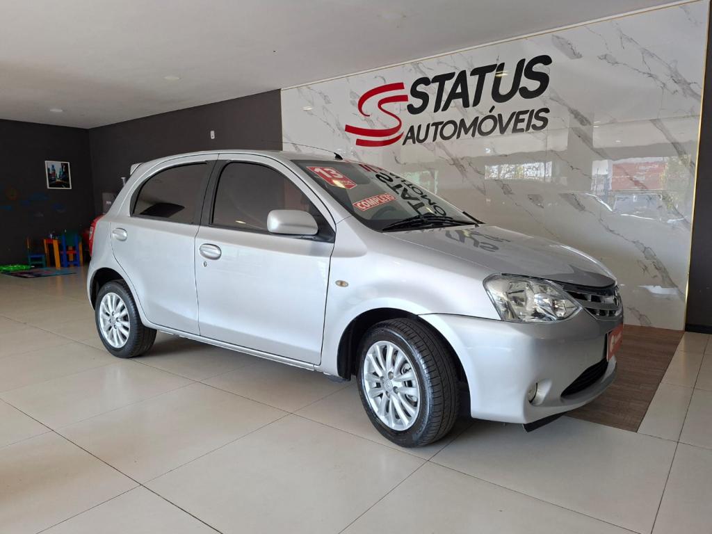 TOYOTA Etios Hatch - Foto