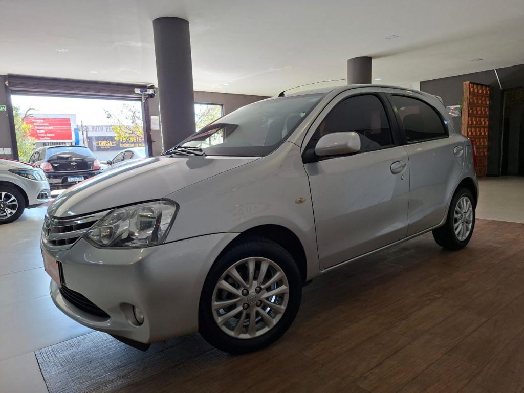 TOYOTA Etios Hatch - Foto