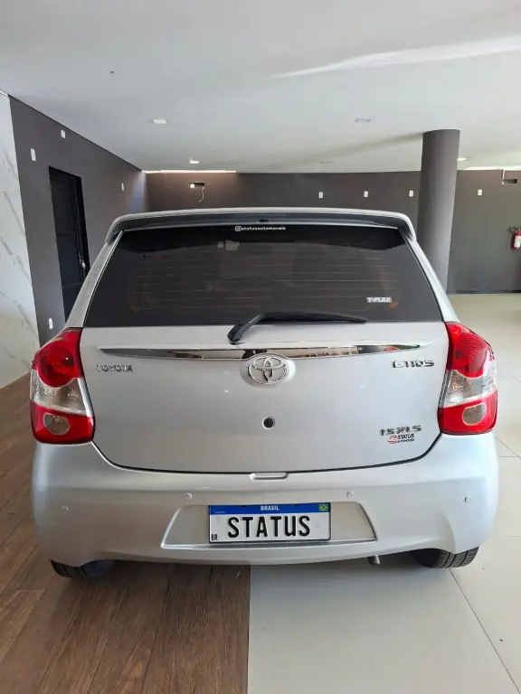 TOYOTA Etios Hatch - Foto