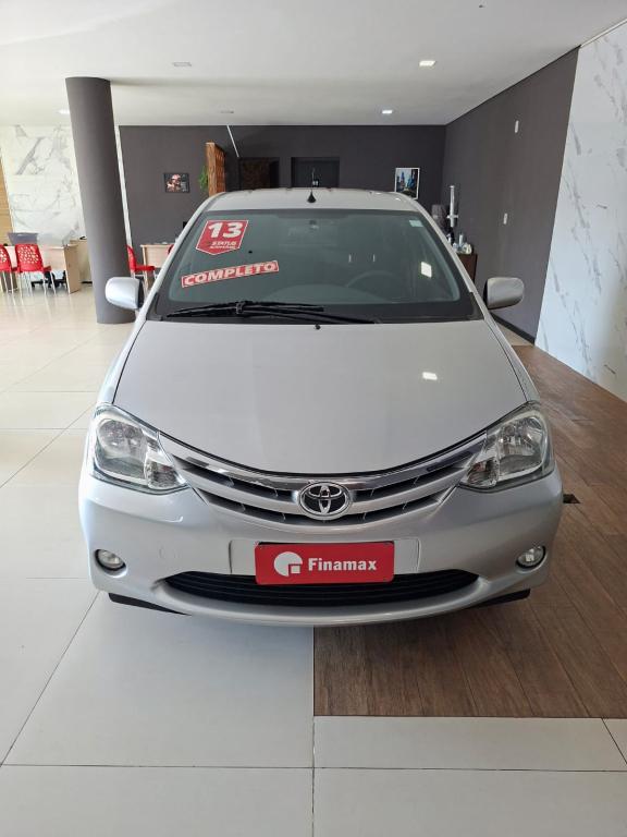 TOYOTA Etios Hatch - Foto