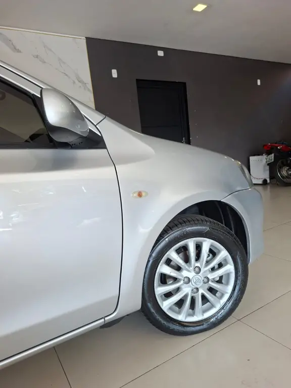 TOYOTA Etios Hatch - Foto